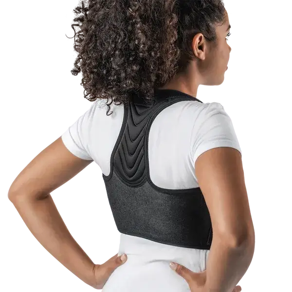 Imagem modelo mostrando costas produto corretor postural boost