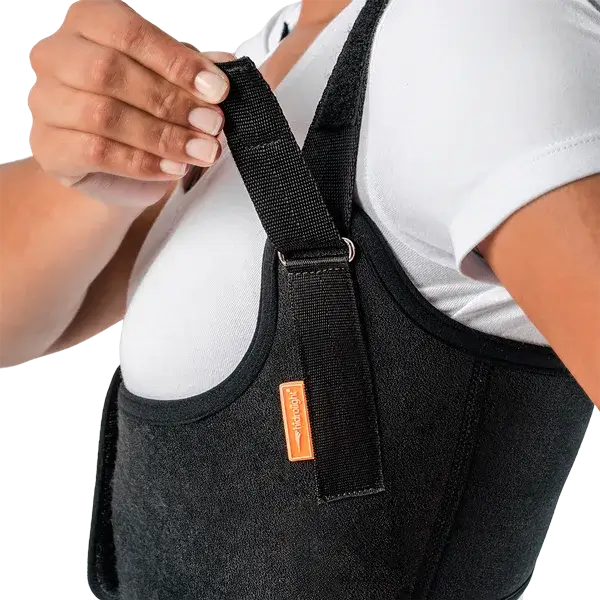 Imagem modelo mostrando fechamento produto corretor postural boost