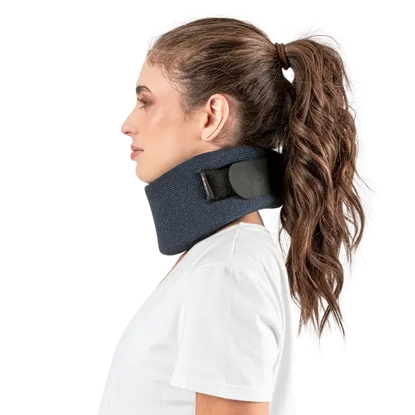 Imagem modelo mostrando lateral colar cervical em espuma