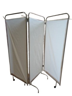 1202 BIOMBO TRIPLO dobravél em tubo 34, pintura epóxi, faces em pvc, pés com ponteiras e rodizios de 2.MEDIDAS Largura aberta 1,85m Largura fechada 60cm X 1,80 altura